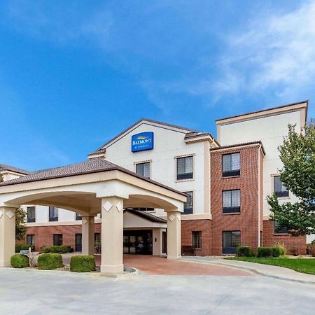 Baymont By Wyndham Pratt Hotel Ngoại thất bức ảnh