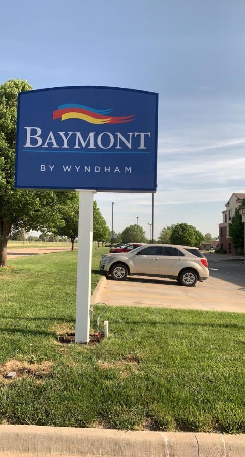 Baymont By Wyndham Pratt Hotel Ngoại thất bức ảnh
