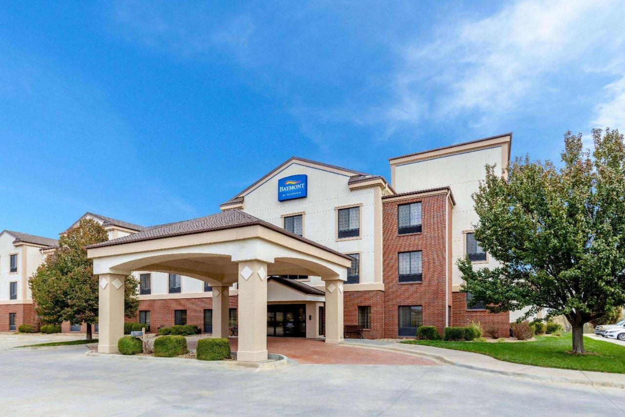 Baymont By Wyndham Pratt Hotel Ngoại thất bức ảnh