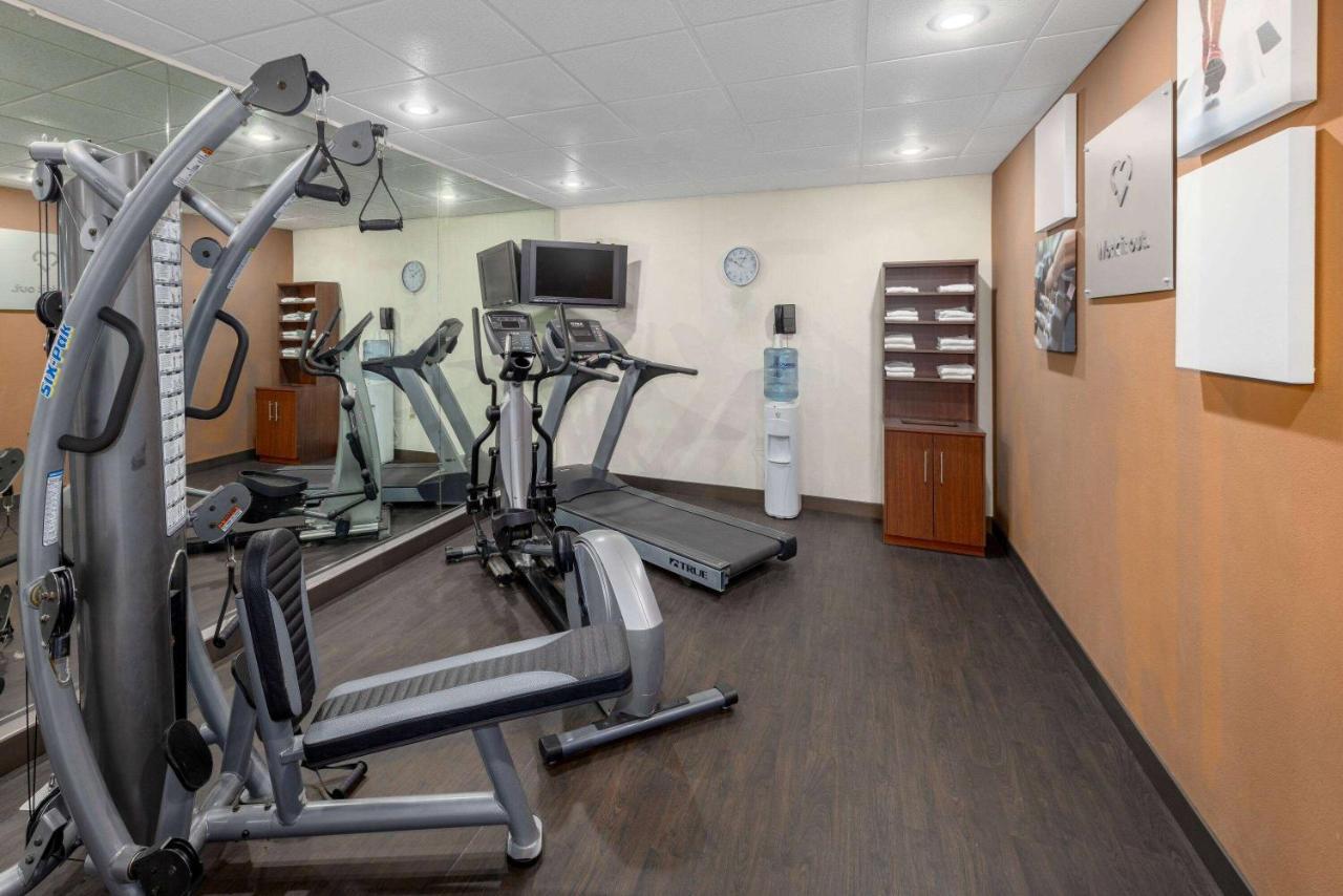 Baymont By Wyndham Pratt Hotel Ngoại thất bức ảnh